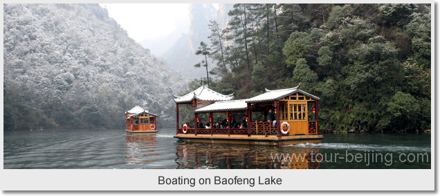 Boating on Baofeng Lake