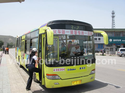 After two hours' visit to the Yungang Grottoes, I went back to the downtown Datong by the same tourist bus No.3-2