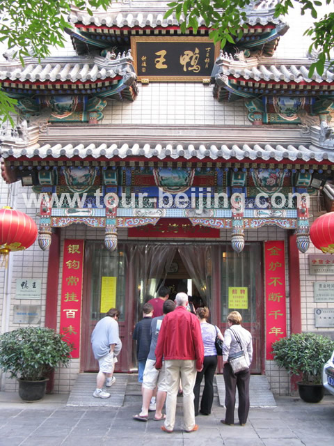 A group of foreigners lining up entering the King Roast Duck Restaurant
