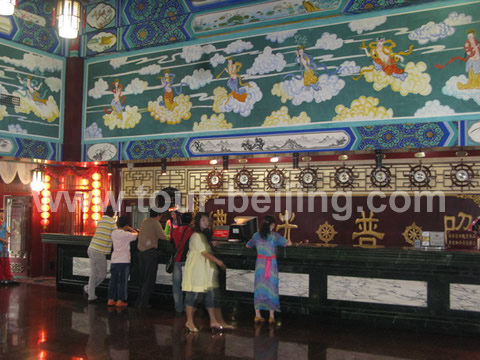 The front desk of Puning Temple Hotel