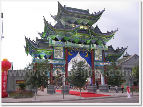 The big entrance gate to the Changji Hui Snacks Street is built in the Hui-style.