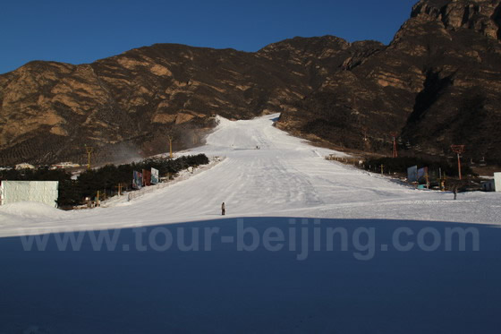 The advanced and intermediate ski trails in Shijinglong Ski Resort