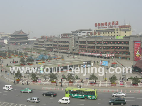 Behind the Drum Tower ( north of Drum Tower ) is the famous Islamic Street and market