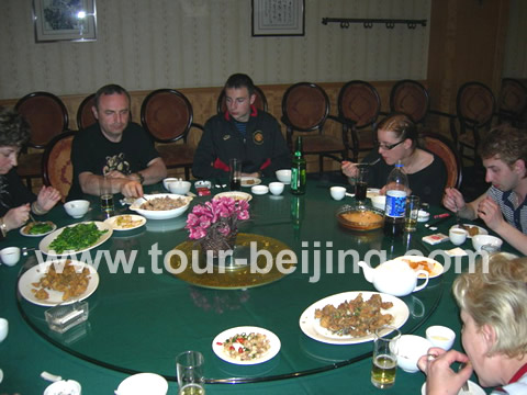 Dinner in a private room on the second floor of Hua Sheng Hotel