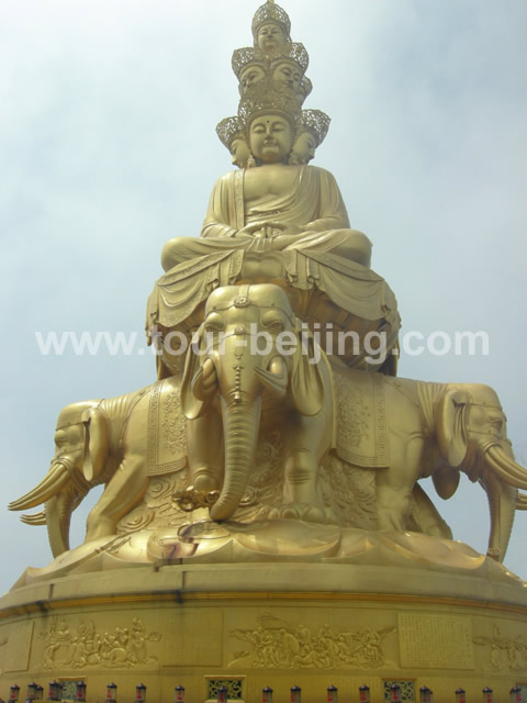 The giant statue of Puxian is in the sunshine