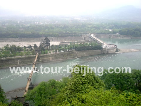 A suspension bridge is over both the irrigation river ( inner river ) and the river for headwork ( out river )