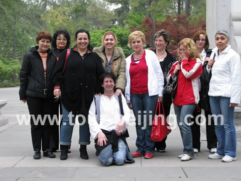 Grouo photo near the exit to Yinling Temple