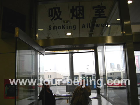 Cristina and Vio from the group enjoyed their smoking at the smoking room and many Chinese airports have such kind of smoking room to accommodate a large smoking population.