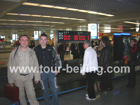 We arrived at Xian Xianyang International Airport as scheduled at 9:35am. People were waiting for their luggage.