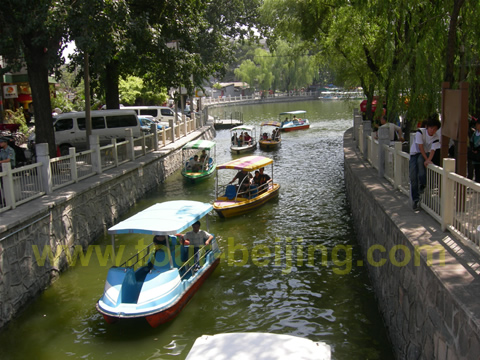 Beijing boat cruising on the Shichahai Lake