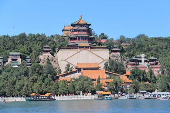 A close look at the Cloud-Dispelling Hall and the Tower of Buddhist Incense