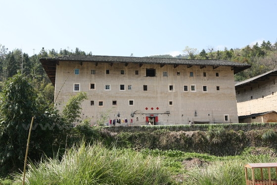 A rectangular earth house