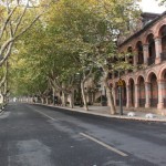 Between the Beishan Road and the Precious Stone Hill ( Baoshi Hill) is teeming with the old mixed style of west and Chinese villas and historical sites