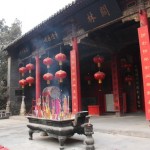 Burning incense and pray before the Guanlin Temple