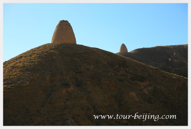 The round beacon towers 