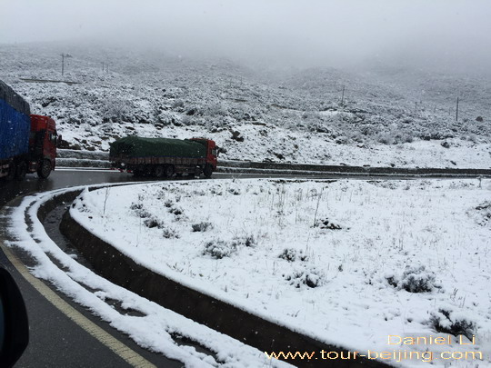 Driving in snow along G318