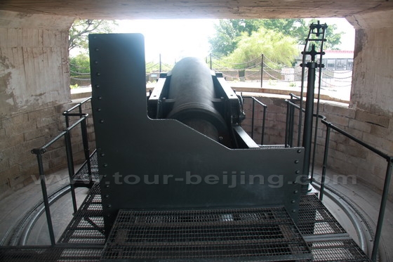 Have a close look from its behind inside the emplacement