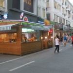 Many food outlets placed outside the shops lined up on both sides of Zhongshan Road.