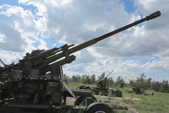 On the right side the square, you will see several ack-ack guns.