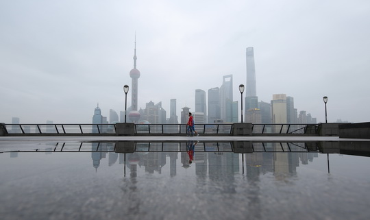 Rainwater reflections of Pudong Skyline on the Bund （2）