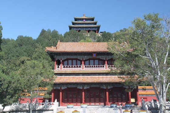 The Jingshan Patk to the north of the Fobidden City.