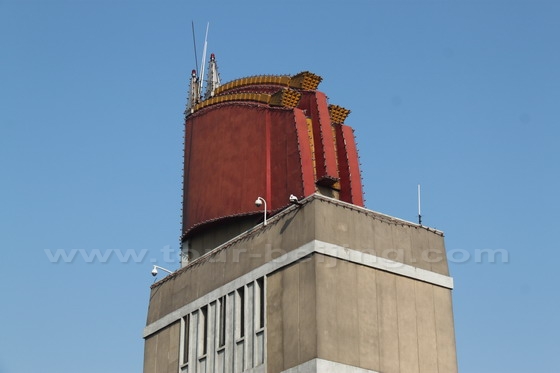 Three Flags atop the bridge towers