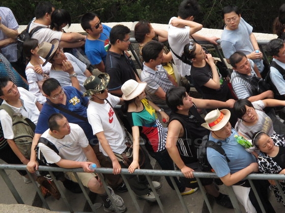 Traffic Jam at some bottlenecks on Mt.Huanshan