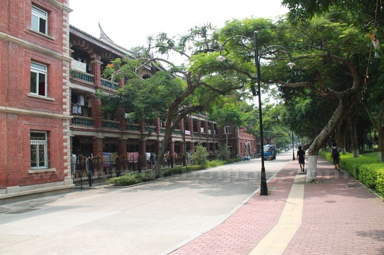 Victoria-era and Chinese traditional buildings are the masterpieces of architectures during that time.