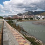 Walking-along-the-north-bank-of-Lhasa-River