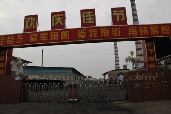 We drive past Nanjiecun Gas Company.