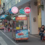 Zhongshan Road is full of snack carts