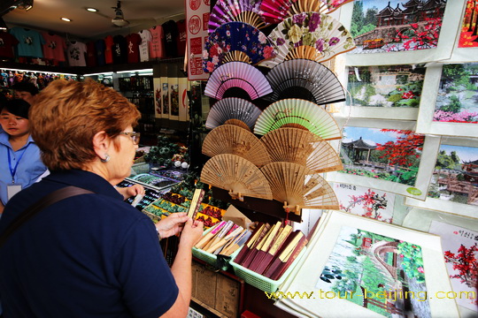 Qipu Road Clothing Market