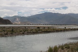 the new briage named Liuwu Bridge spans the river