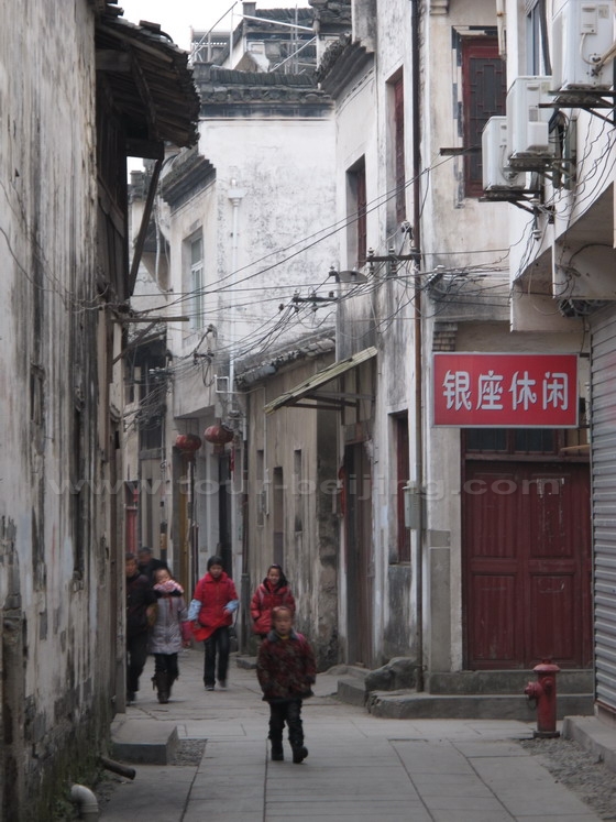 white-washed walls and black tiles