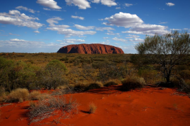 乌鲁鲁：您应该攀登澳大利亚的神圣巨石吗？