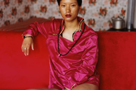 罗洋强有力的女性肖像挑战了中国的性别规范