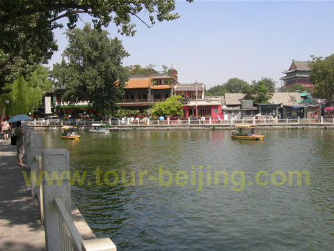 Beijing boat cruising on the Shichahai Lake