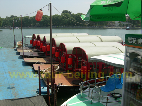 Beijing boat cruising on the Shichahai Lake