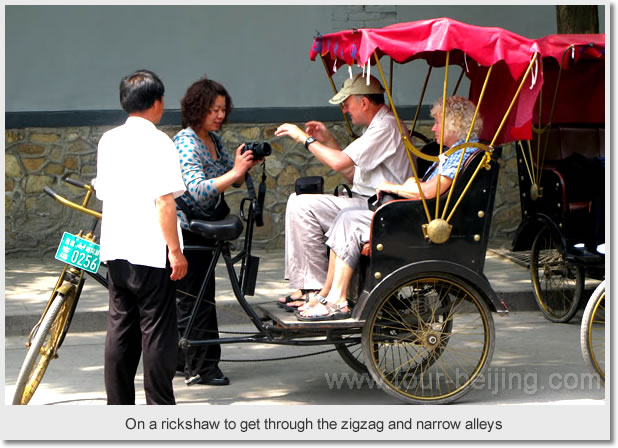 On a rickshaw to get through the zigzag and narrow alleys