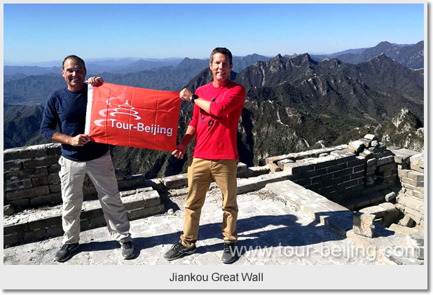 Tour Beijing Customwers at Zhengbeilou Tower on Jiankou Great Wall