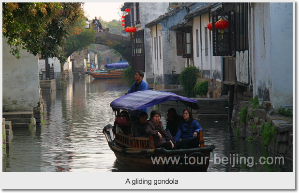 A gliding gondola