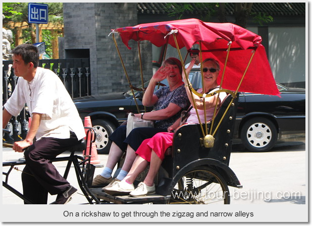 On a rickshaw to get through the zigzag and narrow alleys