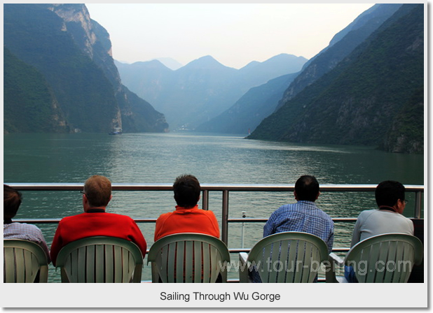   Sailing Through Wu Gorge