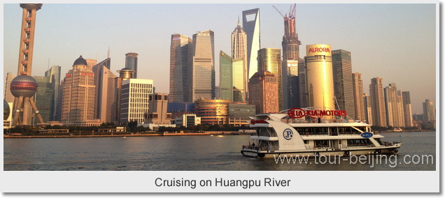  Cruising on Huangpu River