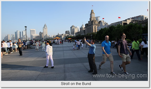  Stroll on the Bund