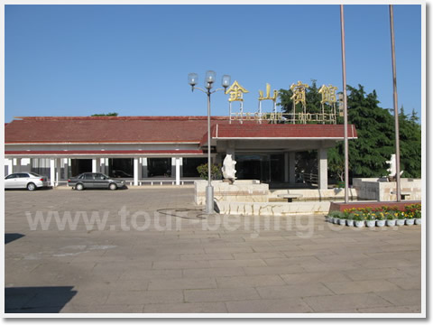 The hotel exterior, a garden-like hotel