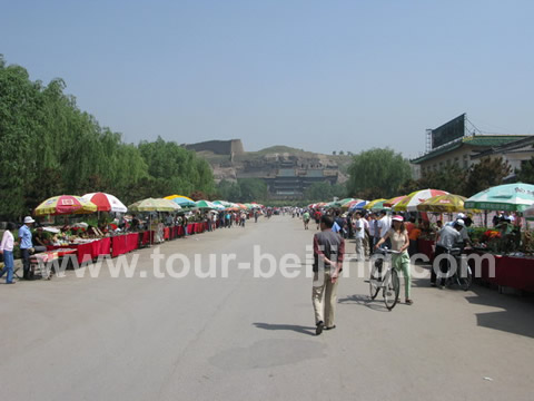 A commercial road before you see the caves