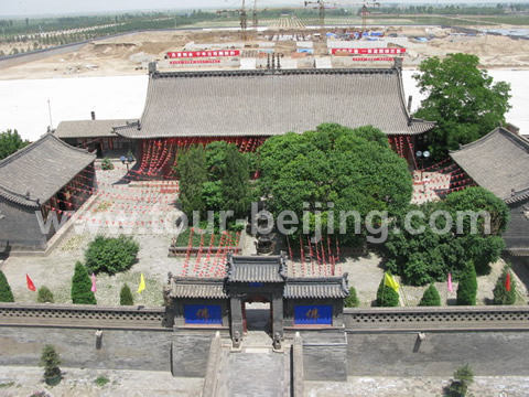 The temple at the back of the wooden Pagoda