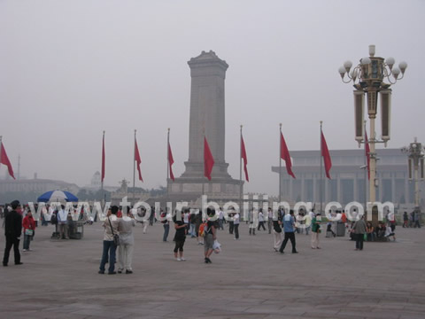 The monumentto the national heroes.