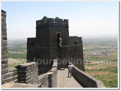 Climb up the watch tower by the use of an iron ladder.